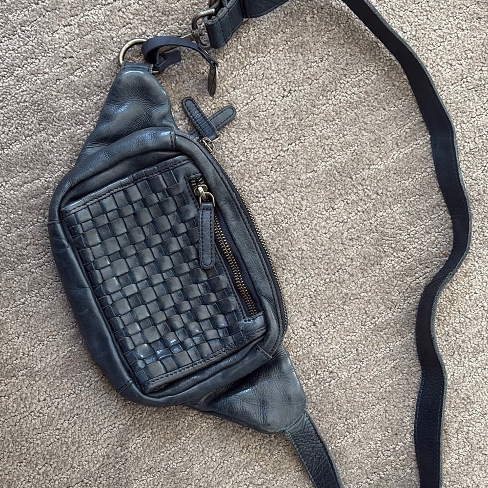Vilenca Holland Navy LeatherCrossbody Bag